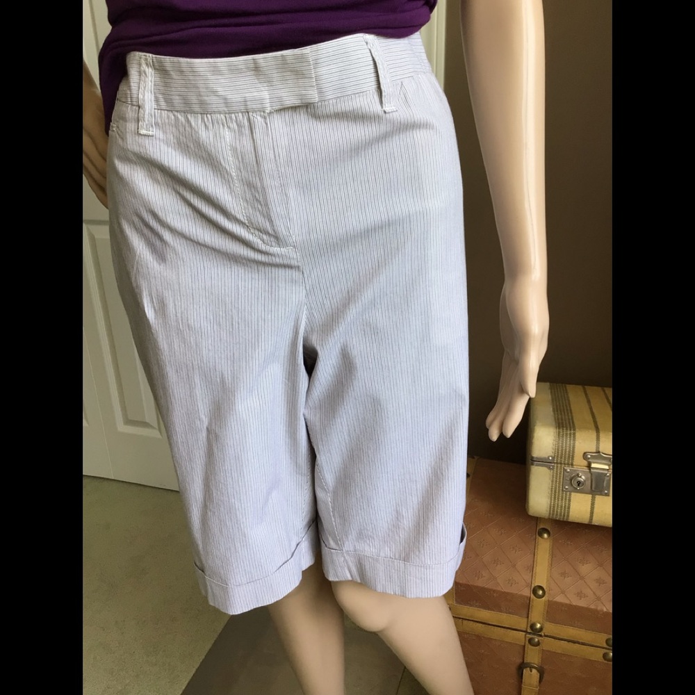 Liz&Co Cuffed Shorts